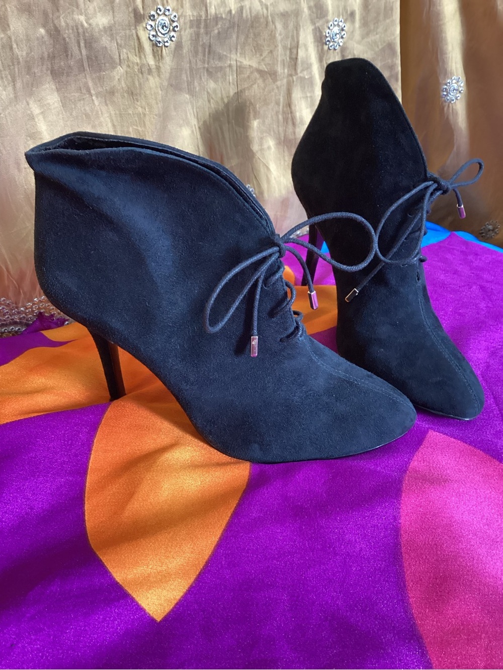 Vince Camuto Black Suede Lace-Up Ankle Booties 8M